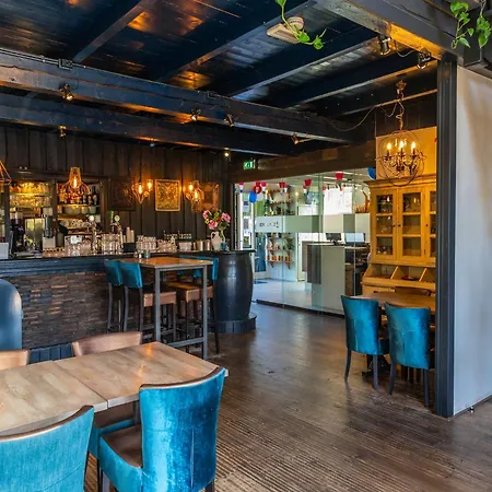 Cozy 25 Km From Amsterdam Alpehytte *